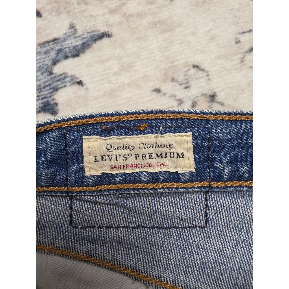 Levi's Women's Size 26 Wedgie Straight Distressed High Rise Denim Jeans - Picture 3 of 7